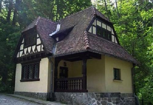 Ломаная четырехскатная крыша. Классификация вальмовых крыш