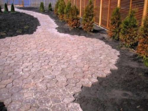 Как делать дорожки из плитки.  Планировка и разбивка дорожки 05