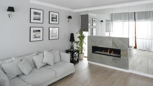 Светлые просторные гостиные 04