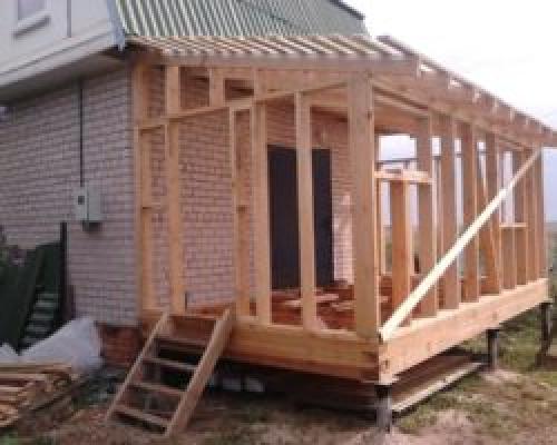 Как пристроить веранду к бытовке. Как пристроить к бытовке веранду своими руками?