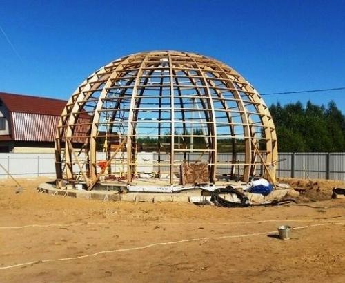 Стратодезический купольный дом. Отличие стратодезического купольного дома от геодезического