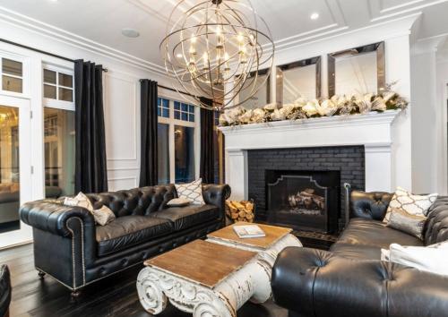 Завершающий штрих идеального интерьера: выбираем самые красивые люстры в гостиную 04