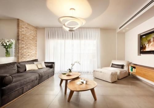 Завершающий штрих идеального интерьера: выбираем самые красивые люстры в гостиную 06