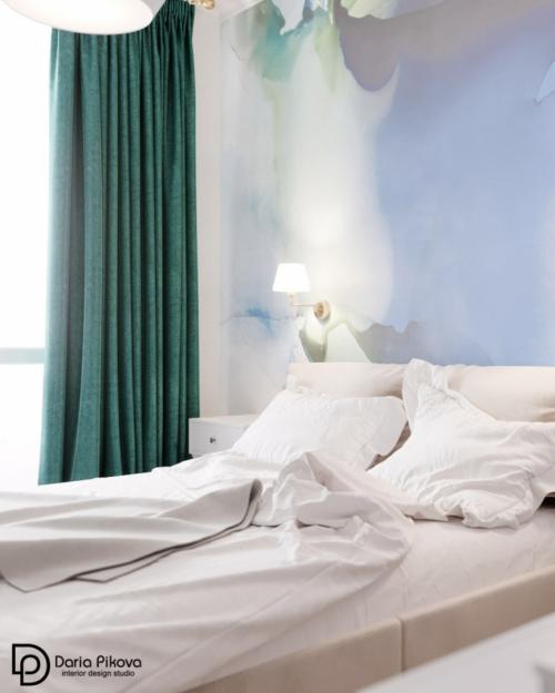 Какой вариант оформления стены в спальне выбрали бы Вы: с туманным лесом или акварелью? 03