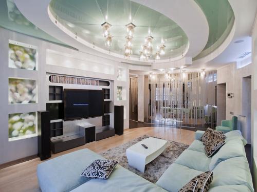 Двухуровневый натяжной потолок 01