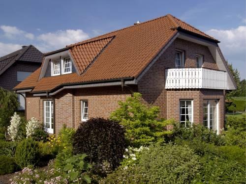 Облицовка деревянного дома кирпичом. Нужна ли кирпичная облицовка деревянному дому