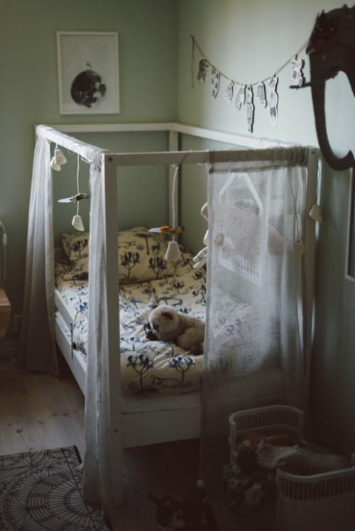 Балдахин в интерьере спальни 05