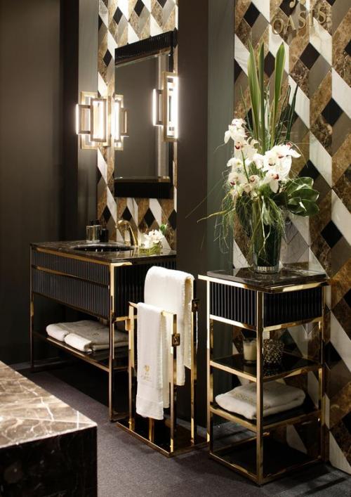 Золотой цвет в интерьере ванной комнаты 05