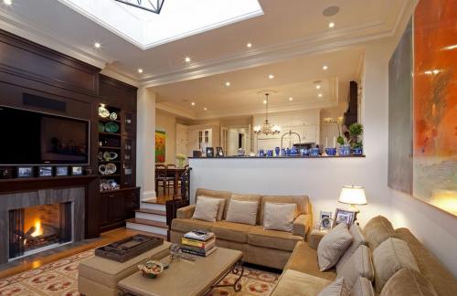 Планировка кухни в качестве столовой-гостиной 03