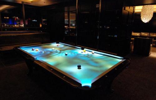 Современный дизайн бильярдных столов 05