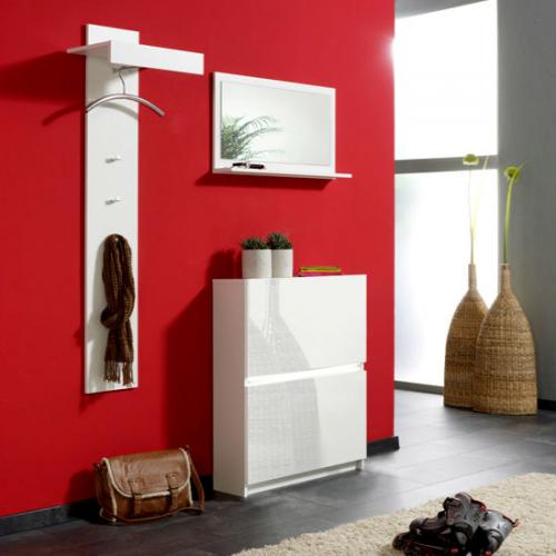 Яркие стены в прихожей 04