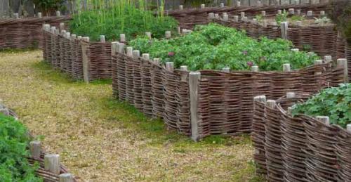 Как сделать Высокие грядки на даче своими руками. Ограждения для высоких грядок.