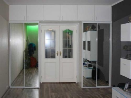 Шкаф в комнате за дверью. Как использовать место за дверью: 12 идей 14
