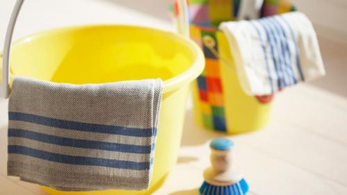 Почему ламинат липкий. Сверкающий ламинат – ухаживаем правильно!