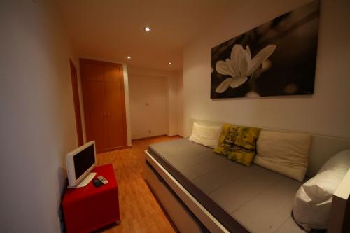 Как расширить узкую комнату визуально. Что сделает комнату больше? 07