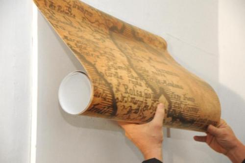 Обои шириной 80 см. Как правильно клеить обои на дверь?