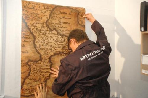 Обои шириной 80 см. Как правильно клеить обои на дверь?