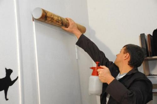 Обои шириной 80 см. Как правильно клеить обои на дверь?