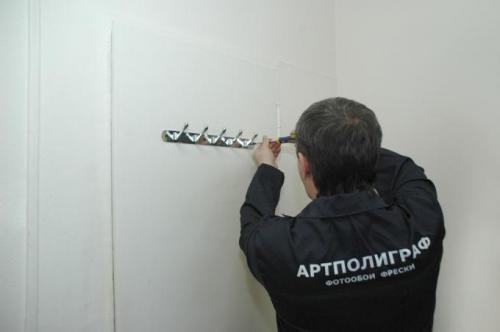 Обои шириной 80 см. Как правильно клеить обои на дверь?