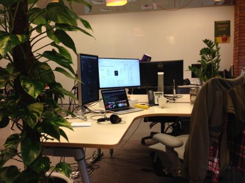 Рабочее место программиста. Как выглядят рабочие столы программистов? Часть 2