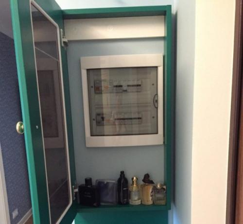 Как задекорировать электрический щиток. Как нельзя закрывать электрощиток в квартире