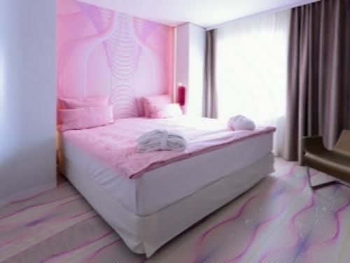 Как обои выбрать в спальню. Какие обои выбрать в спальню: выбор цвета и материала 16