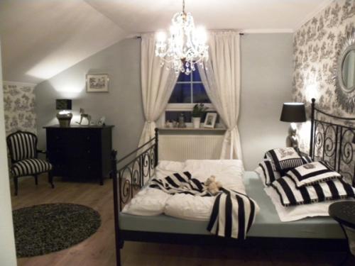 Обои для спальни советы. Типы обоев для спальни