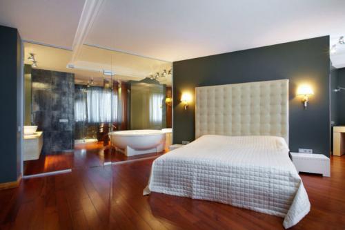 Спальня с выходом в ванную. Спальня, совмещенная с ванной комнатой