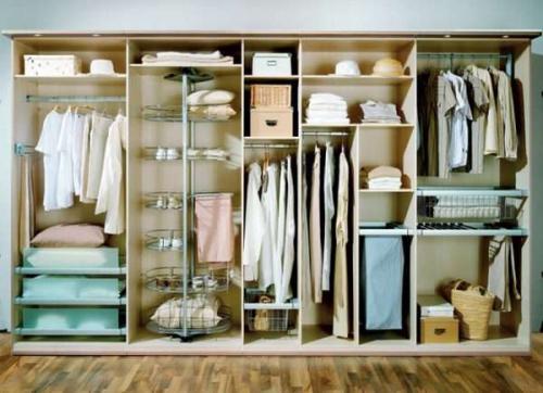 Шкаф купе с туалетным столиком внутри. Почему именно шкаф купе?