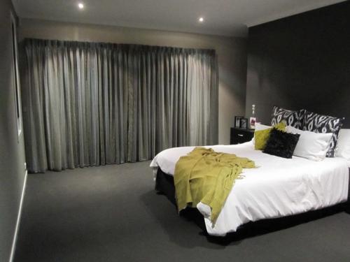 Сколько нужно метров штор на 3 метровый карниз. Сколько метров тюля и ткани для штор нужно покупать на окно 3 метра?