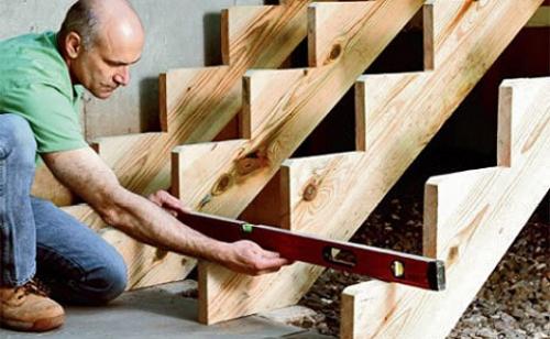 Косоур. Лестницы на косоурах прямые и с поворотом