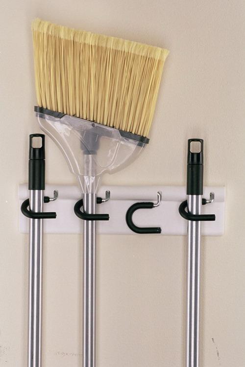 Хранение швабры и ведра. Где хранить швабры и щетки с длинными ручками: 12 приемов + 30 практичных идей