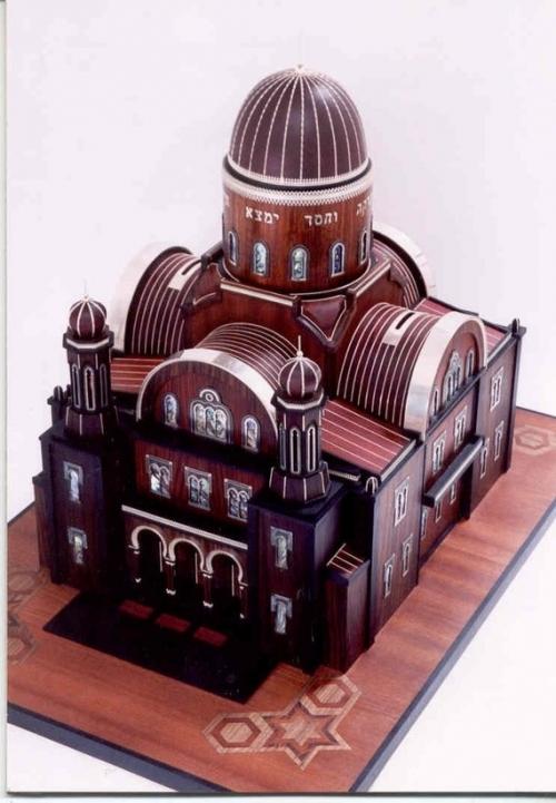 Самые продаваемые изделия из дерева статистика. $43,000 Сундучок для благотворительности в форме Синагоги Флоренции.