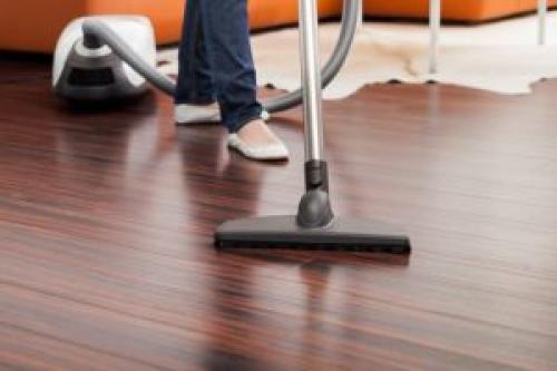 Как мыть ламинат с фаской. Как правильно мыть ламинат с помощью бытовой техники