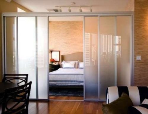 Как разделить комнату на две зоны спальню и гостиную. Виды перегородок