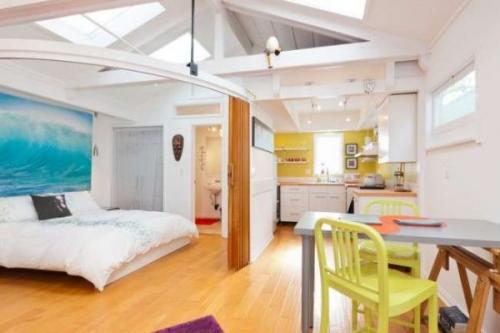 Как разделить комнату на две зоны спальню и гостиную. Виды перегородок