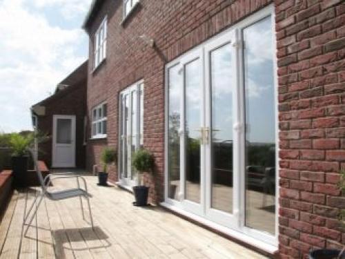 Вентиляция в стену частном доме. Какие бывают вытяжки 06