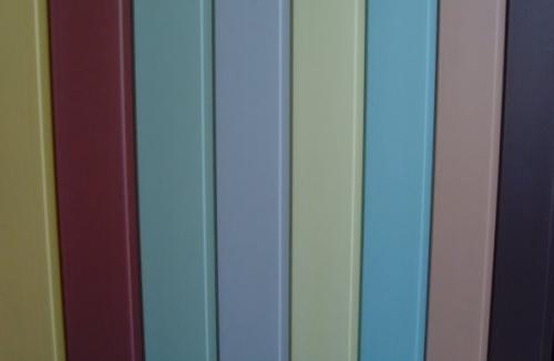 Как положить вагонку на стену. В последнее время все чаще используют технологию по укладке вагонки в вертикальном положении, а для этого потребуется выполнить следующие действия: 03