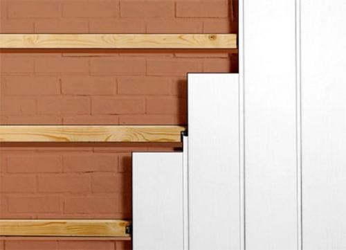 Как положить вагонку на стену. В последнее время все чаще используют технологию по укладке вагонки в вертикальном положении, а для этого потребуется выполнить следующие действия: 06