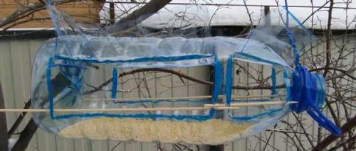 Необычная кормушка для птиц. 4 опорных столба. 08