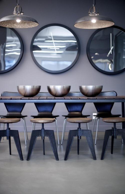 Тонированное зеркало в интерьере. Немного о зеркальных наклейках, панно и панелях