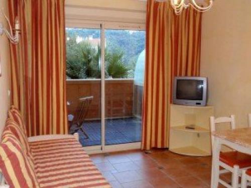 Как сделать комнату из лоджии. Детская комната из балкона 05