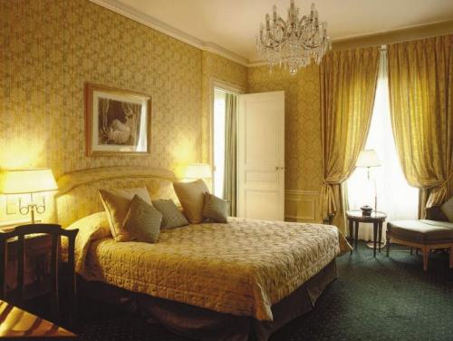 Ламинат темный в интерьере. Когда выбирать черный или темный ламинат 03