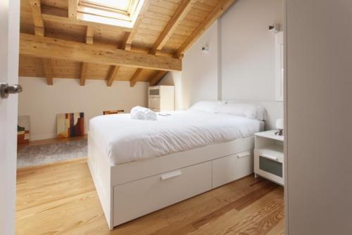 Спальное место в маленькой комнате. Варианты мягкой мебели для маленькой спальни: дизайн, фото