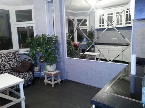 Зеркала в интерьере кухни. Размещаем зеркало на кухне над обеденным столом