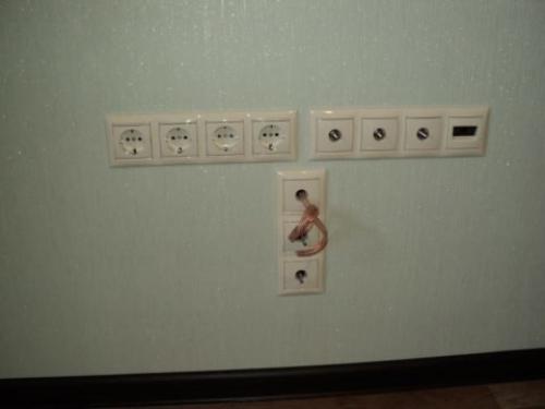 Как спрятать розетку на стене. Прямо в стену