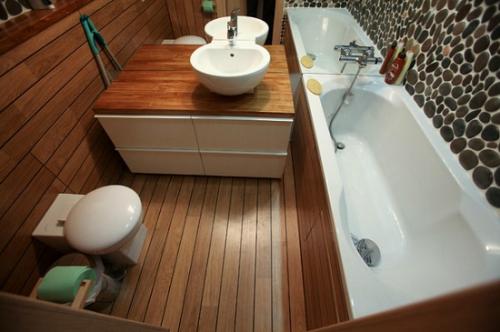 Санузел в хрущевке раздельный. Универсальные материалы: кафель, панели пвх и дерево 02