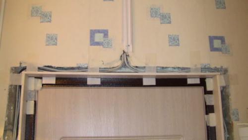 Чем закрывают провода. На стенах