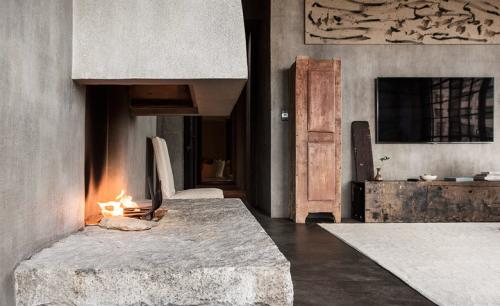 Как скрыть кривые углы. Как скрыть неровность стен