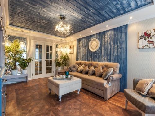 Как скрыть кривые углы. Как скрыть неровность стен